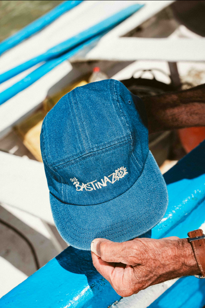 Gorra vaquera Oyster Stone, detalle del acabado denim