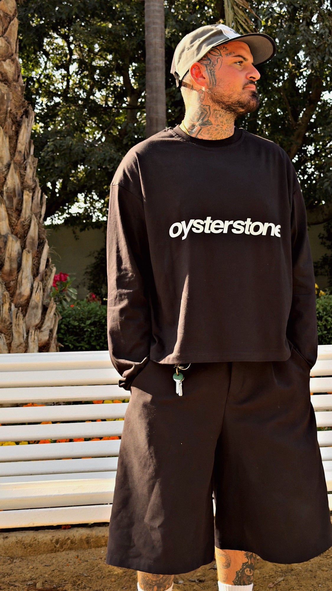 Long Sleeve MEMORIES negra de Oyster Stone, corte relaxed, vista completa